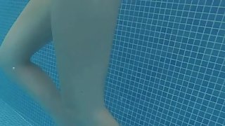 720p 20yr old in swimming pool