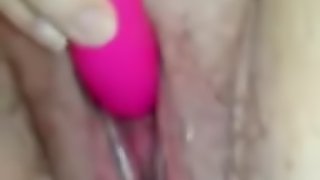 Amateur fat milf dildoing and squirting